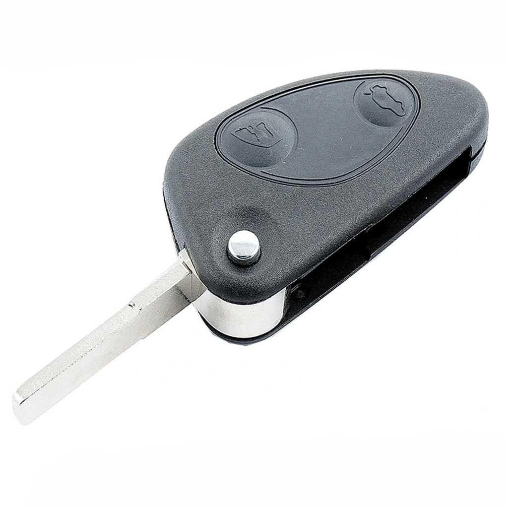 Fekete színű, 2 gombos Alfa Romeo bicskakulcs, kulcsház.