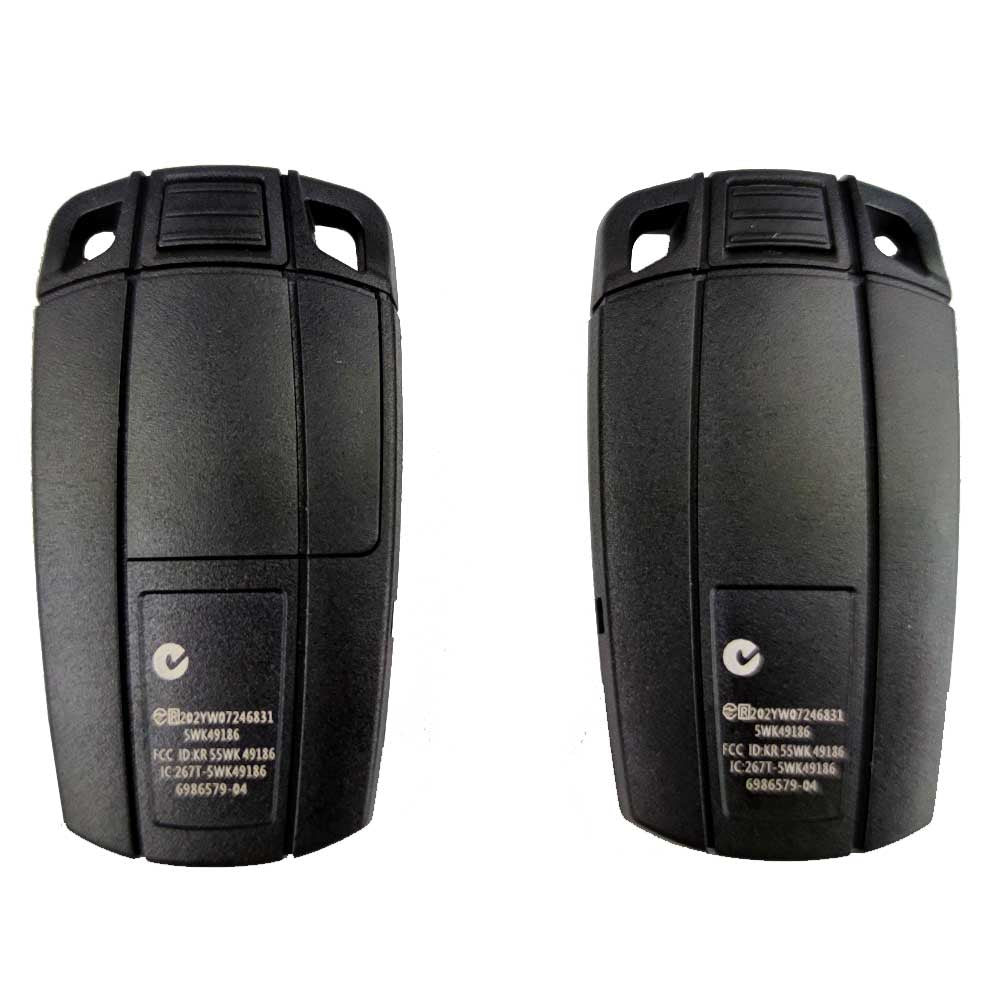 Fekete színű, 3 gombos BMW bedugós kulcs, kulcsház hátulja.