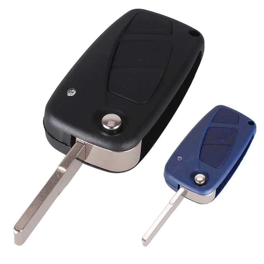 Fekete és kék színű, 3 gombos Citroen kulcsházak, bicskakulcsok nyers kulcsszárral.