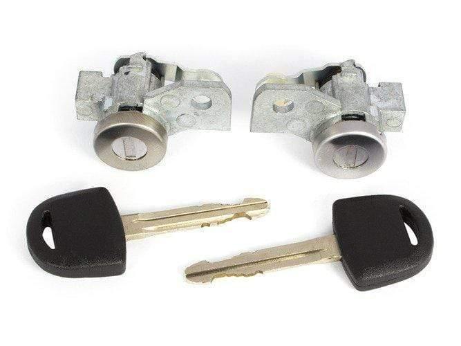 Isuzu D-MAX I első ajtó jobb és bal oldali zárbetét, zárhenger készlet 2 db-os