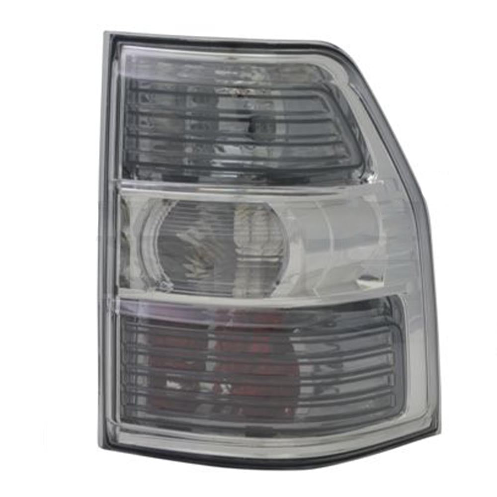 Mitsubishi Pajero IV jobb hátsó lámpa 2007- | OE: 8330A094 8330A294 8330A354 8330A566 8330A598 8330A662