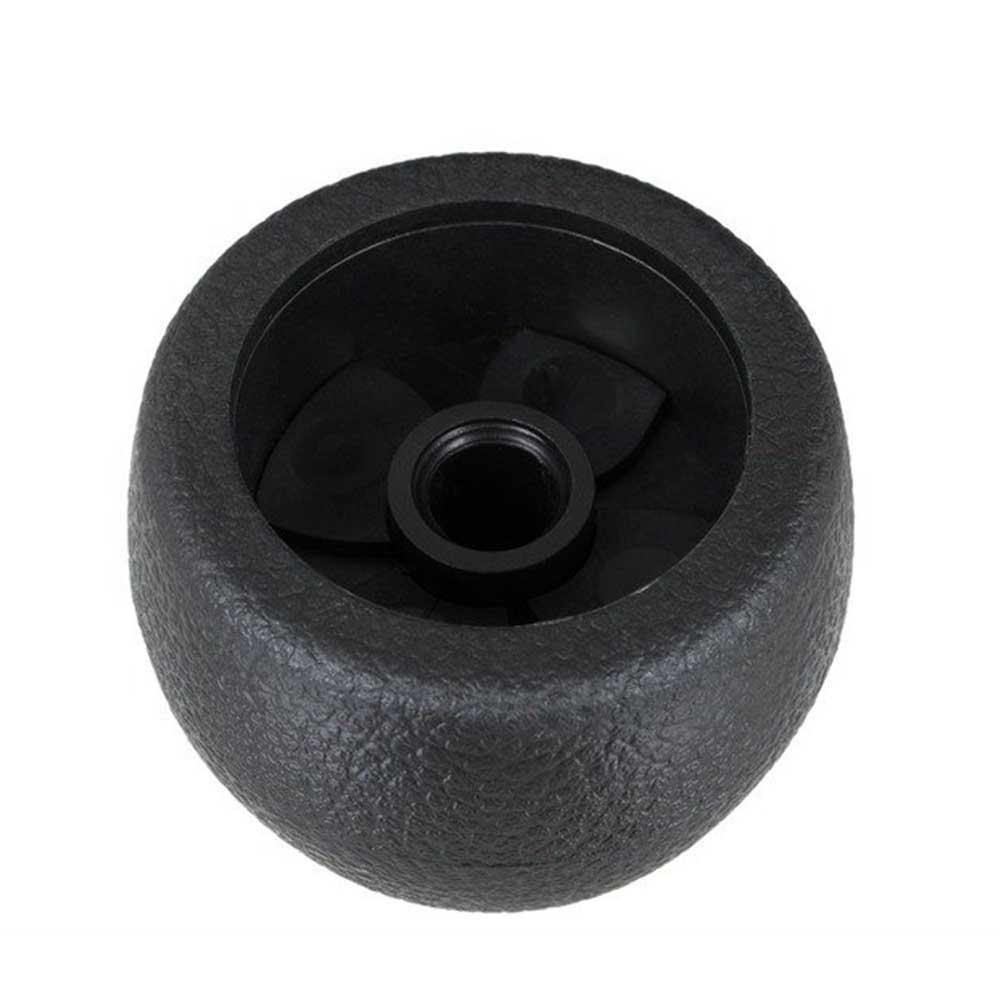 Fekete színű, 5 sebességes Alfa Romeo váltógomb.