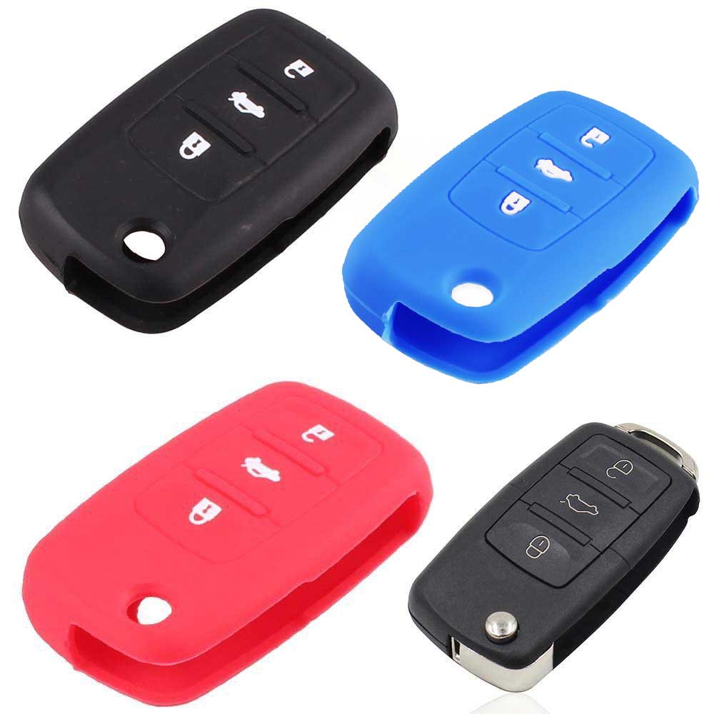 Fekete, kék és piros színű, 3 gombos VW bicskakulcs szilikon tokok.