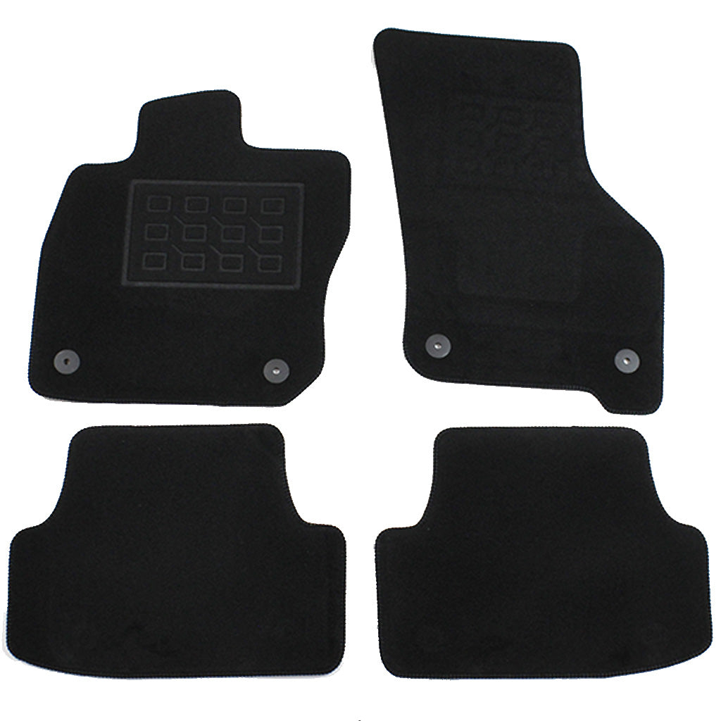 VW GOLF VIII eTSI autószőnyeg 2020-