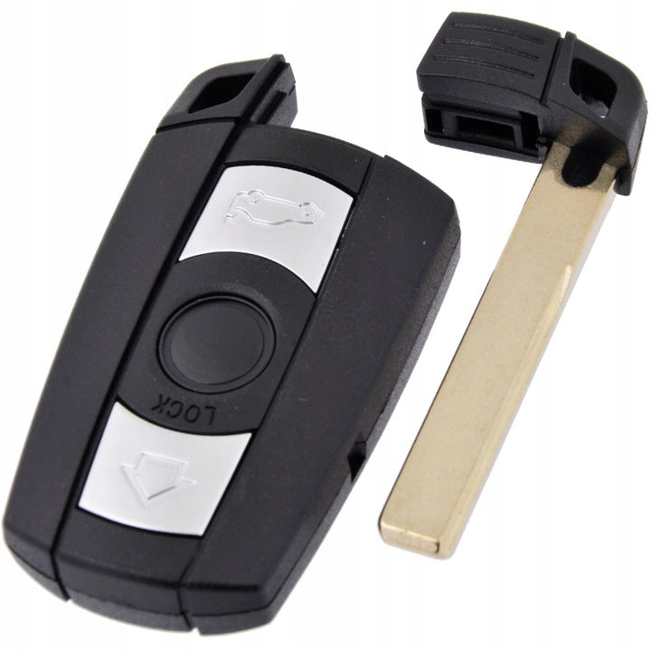 Fekete színű, 3 gombos BMW bedugós kulcs, kulcsház ezüst színű gombokkal, nyers kulcsszárral.