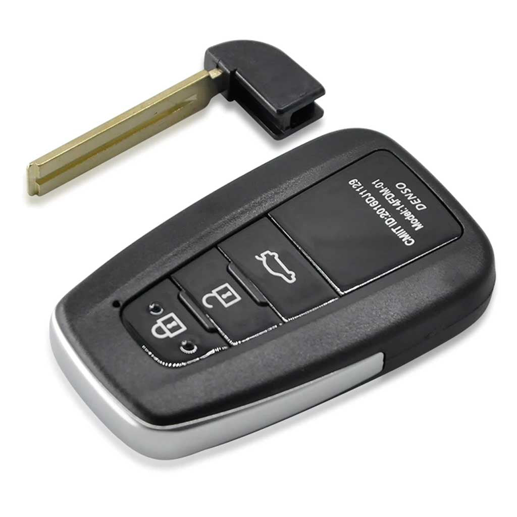 Fekete színű, 3 gombos Toyota kulcs, kulcsház és kulcsszár.
