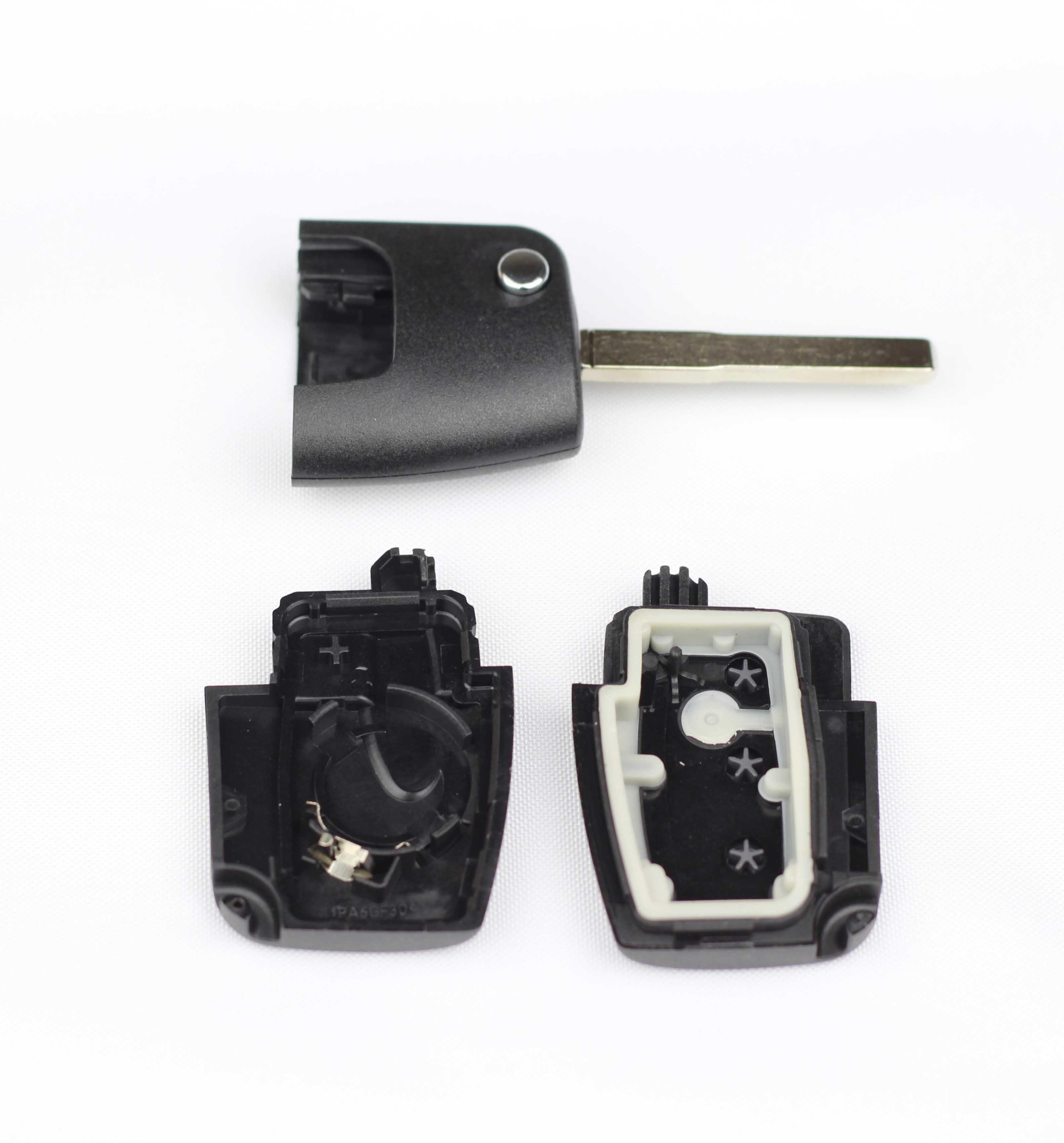 Fekete színű, 3 gombos Ford kulcs, bicskakulcs szétszedve. HU101 kulcsszárral.