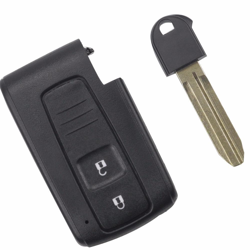 Fekete színű, 2 gombos Toyota kulcs, kulcsház és kulcsszár.